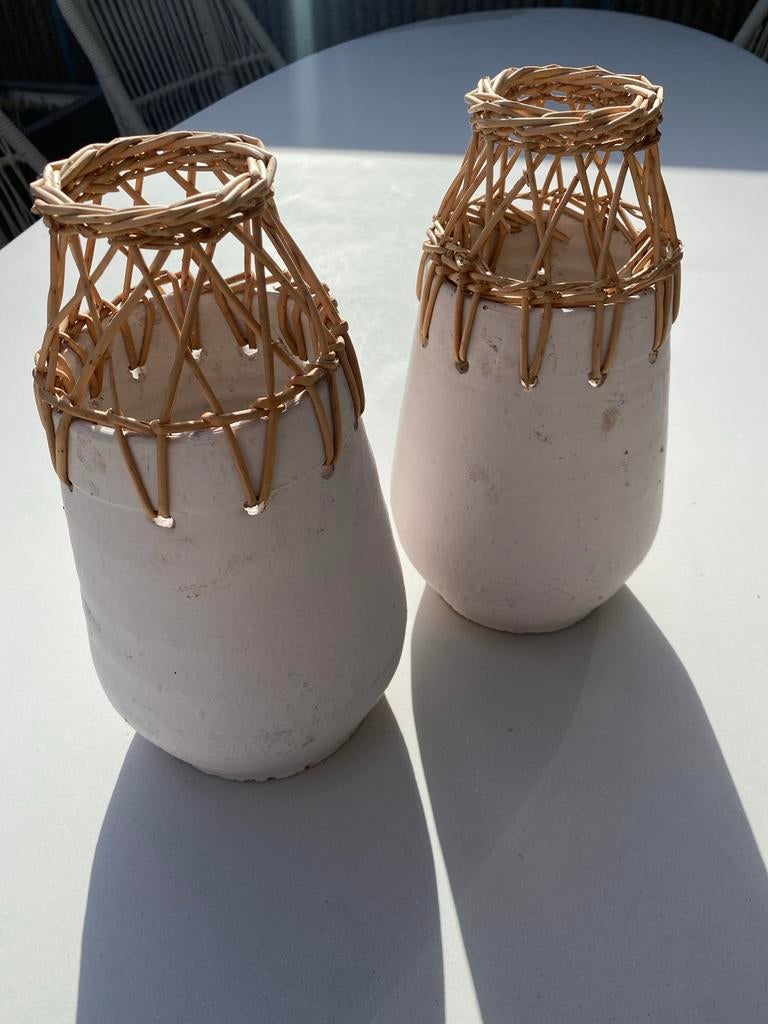2 vazen/potten met rieten bovenkant, Ophalen, Overige materialen, Gebruikt, Wit
