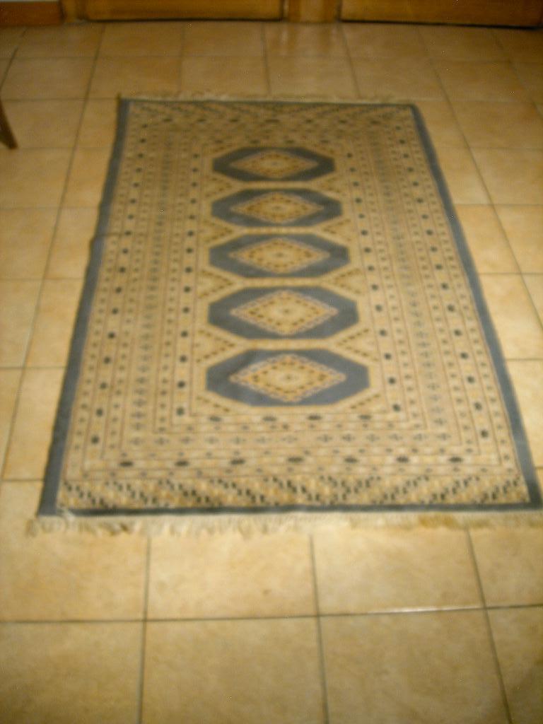 Een handgeknoopt Pakistaans wollen tapijt., Pakistaans, Zo goed als nieuw, Crème, 150 tot 200 cm