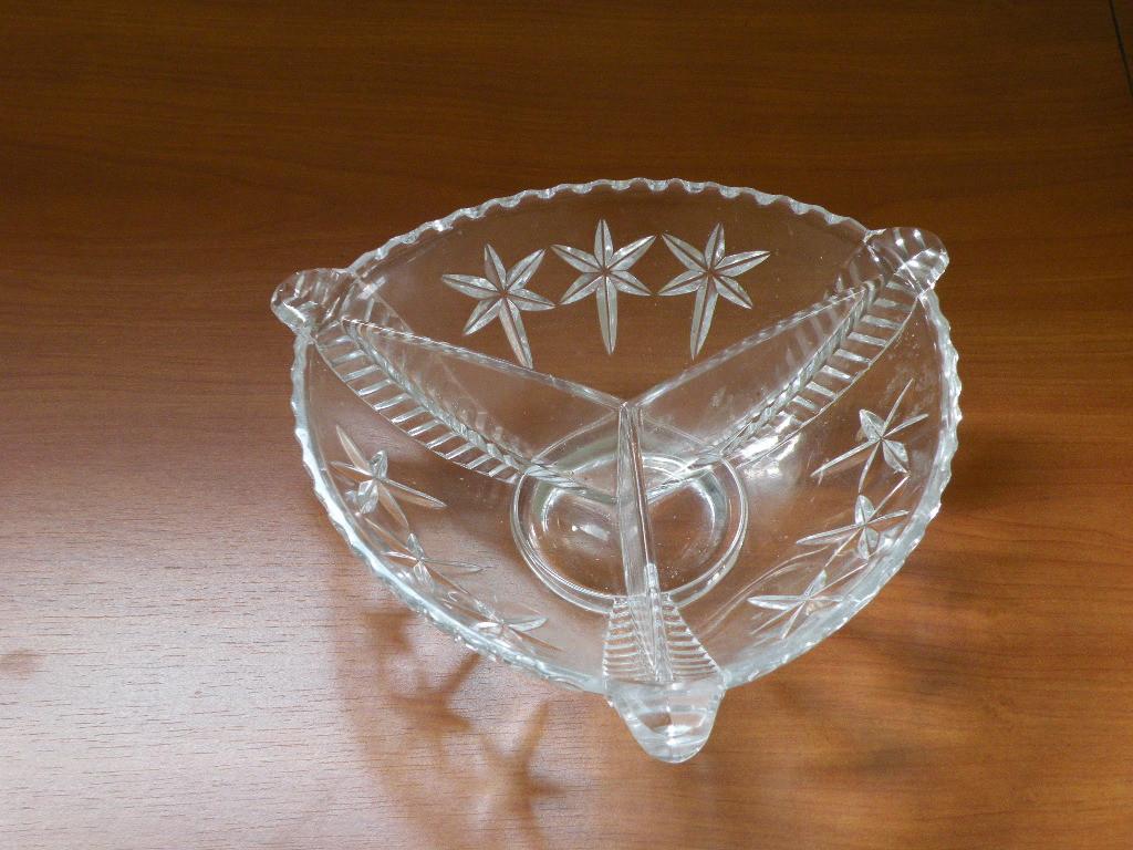 Schaal met 3 vakjes. Bonbonschaal., Ophalen of Verzenden, Zo goed als nieuw, Glas