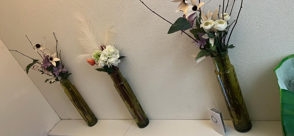 3 groene glazen vazen met kwalitatief goede kunstbloemen, Ophalen, Binnen, Kunstbloem, Zo goed als nieuw