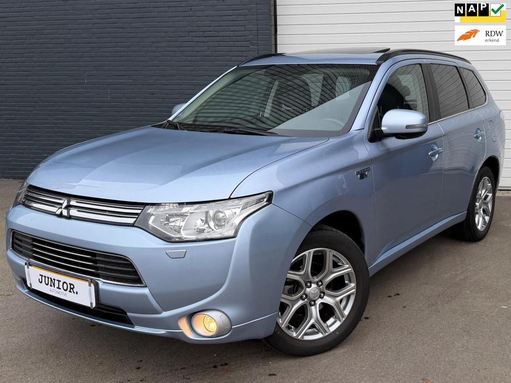Mitsubishi Outlander 2.0 PHEV instyle SCHUIFDAK/LEDER/STOELV, Zwart, 4 cilinders, Blauw, Vierwielaandrijving