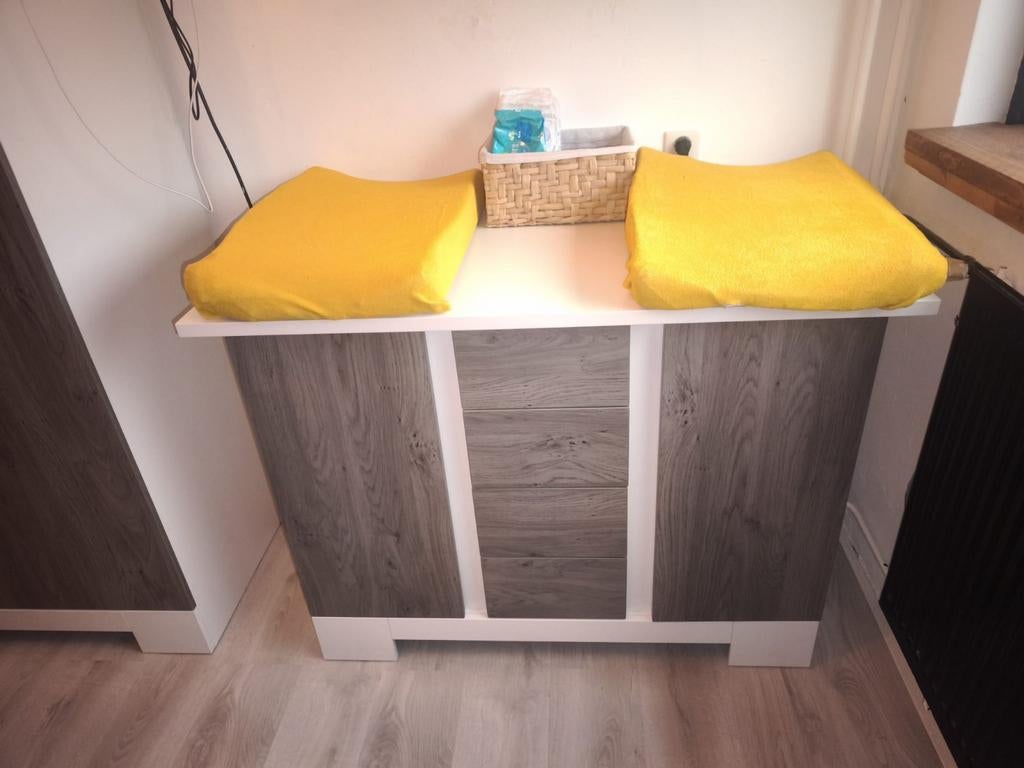 Complete Babykamer – Commode, Kast & 2 Bedjes ,2 aerosleep m, Ophalen, Gebruikt, Jongetje of Meisje