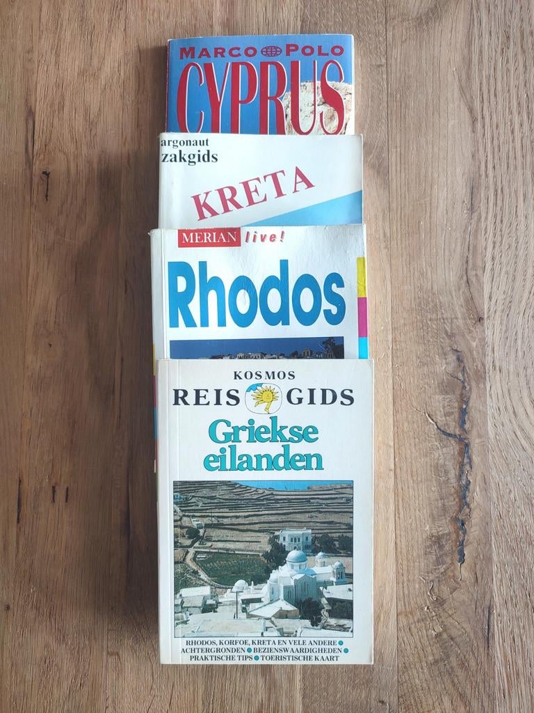 Reisgidsen Cyprus, Kreta, Rhodos, Griekse eilanden reisboek, Ophalen of Verzenden, Gelezen, Europa, Reisgids of -boek