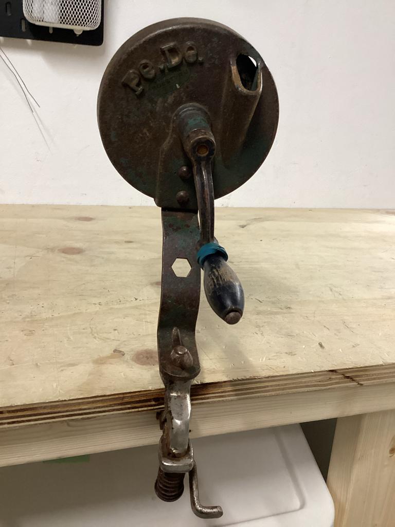 Antieke Pe.De. bonensnijder vintage, Verzenden