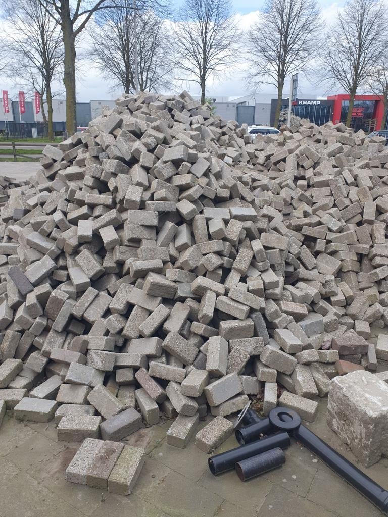 Gratis 350 m2 betonklinkers, Tuin en Terras, Grind, Keien en Split, Ophalen