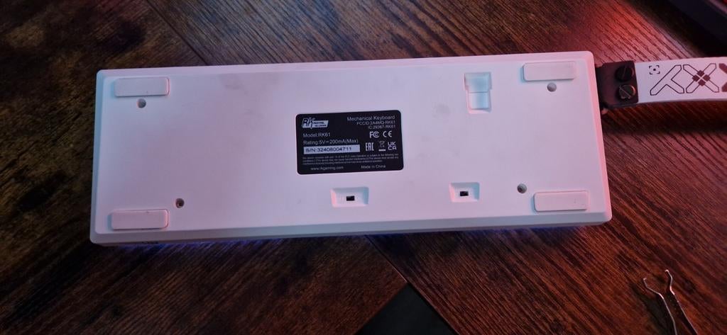 Rk61 gaming keyboard, custom keycaps en lint, Computers en Software, Toetsenborden, Gaming toetsenbord, Ophalen of Verzenden, Zo goed als nieuw