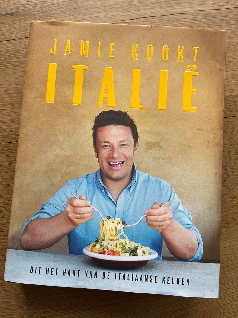 Jamie Kookt Italië - Het ultieme Italiaanse kookboek, Ophalen of Verzenden, Zo goed als nieuw, Italië, Voorgerechten en Soepen