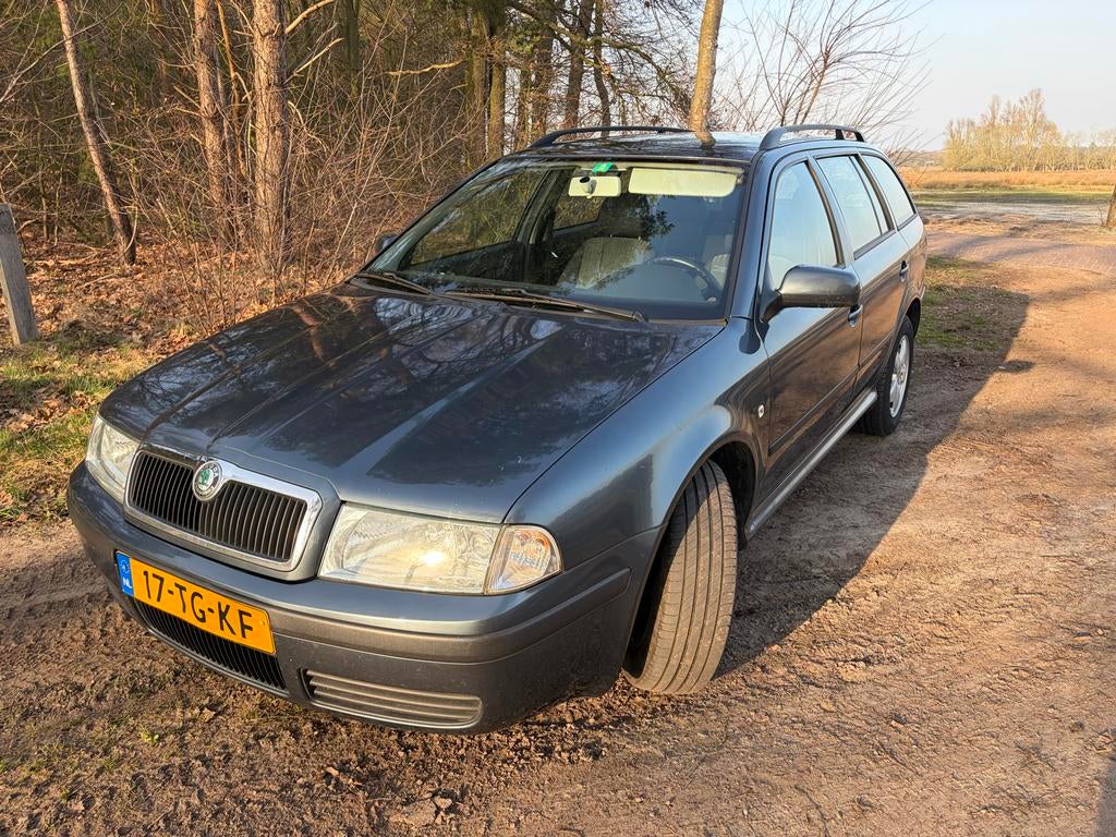 Skoda Octavia Combi 1.6 – Trekhaak – Airco – APK 09-2026, Voorwielaandrijving, 4 cilinders, Parkeersensor, Handgeschakeld