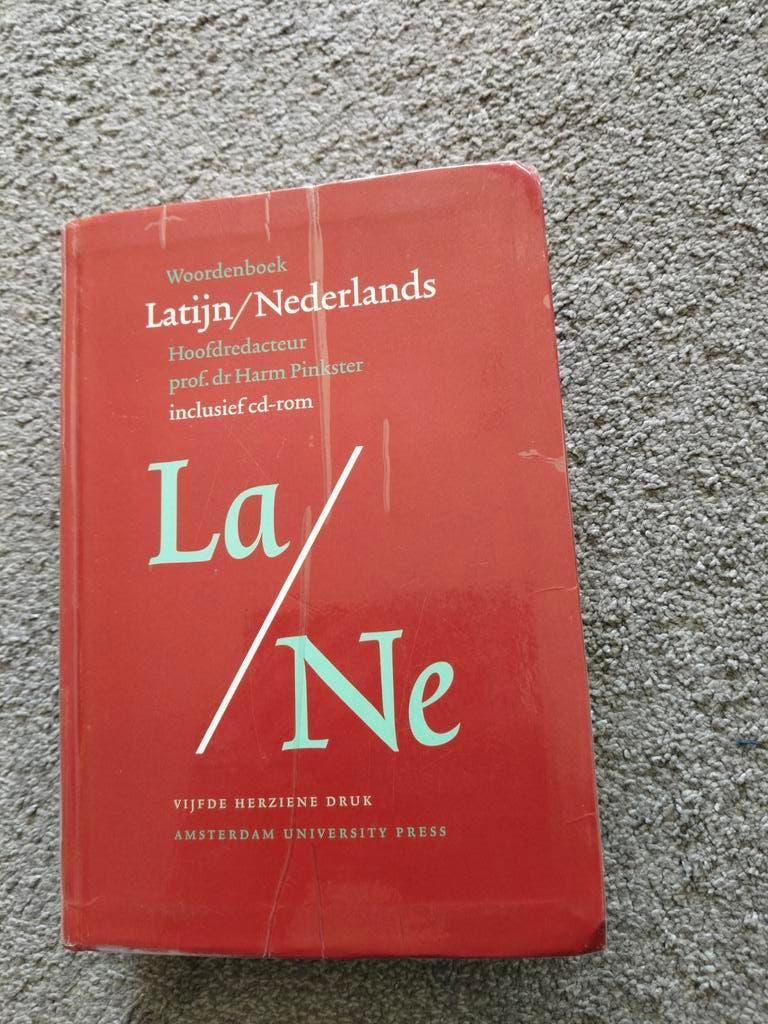 Woordenboek Latijn/Nederlands  5e herziene druk met cd rom, Boeken, Latijn, Overige uitgevers, Ophalen of Verzenden, Gelezen