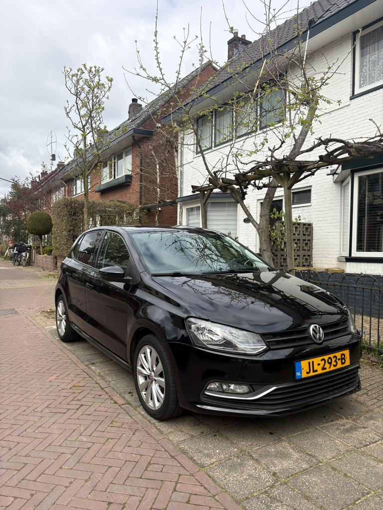 Volkswagen Polo 1.2 TSI 66KW 2014 Zwart 5 deurs, Euro 5, Stof, 40 €/maand, Zwart