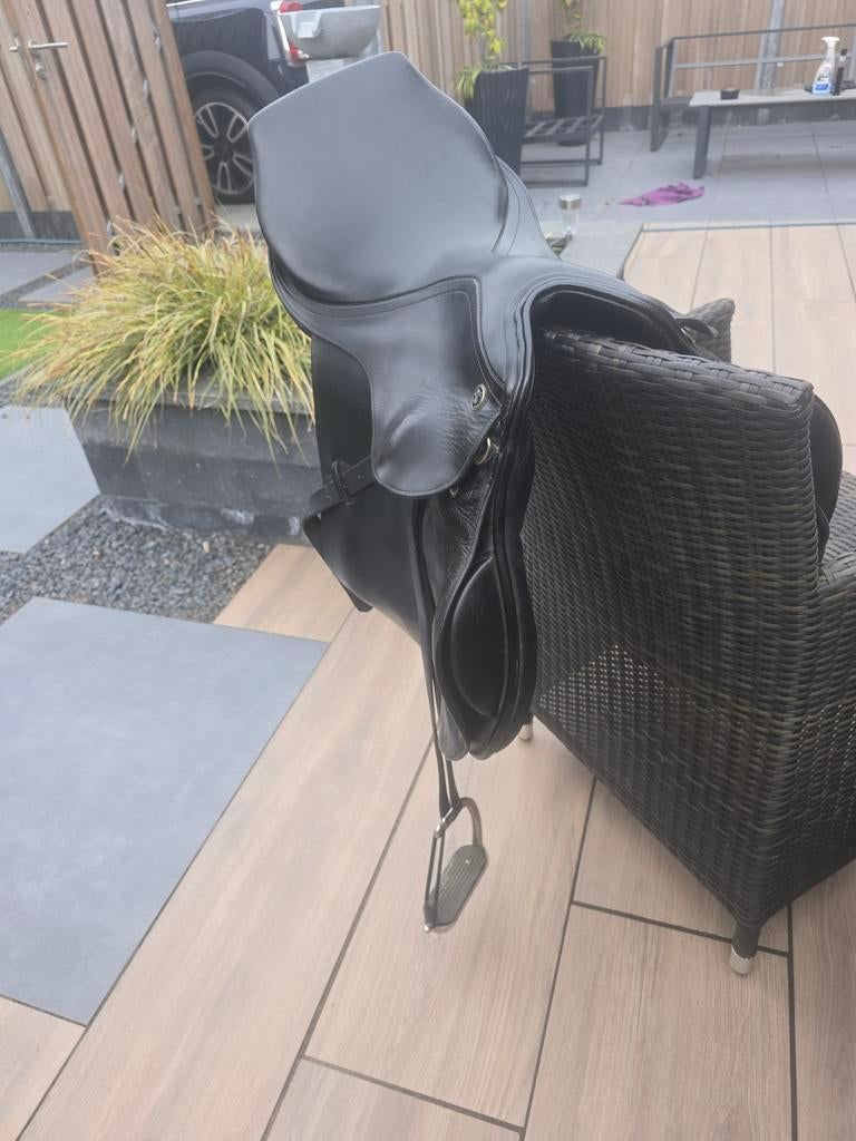 KIEFFER spring zadel met goede wrongen, Dieren en Toebehoren, Paarden en Pony's | Zadels, Ophalen of Verzenden, Gebruikt, Springen