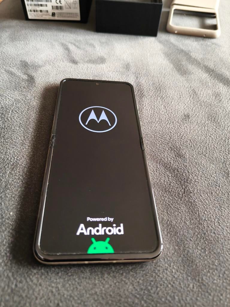 Motorola Razr 50 8GB/256GB - Zo goed als nieuw, Telecommunicatie, Ophalen of Verzenden, Zo goed als nieuw, 6 megapixel of meer