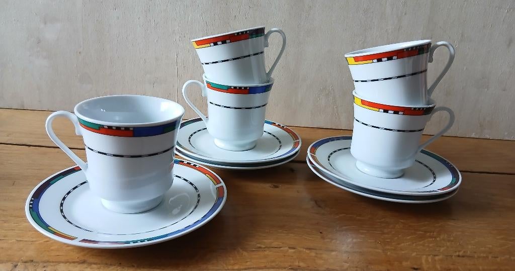 Set van 5 kleurrijke kop en schotels Van Well Wellco Design, Gebruikt, Ophalen of Verzenden, Overige stijlen, Kop(pen) en/of Schotel(s)