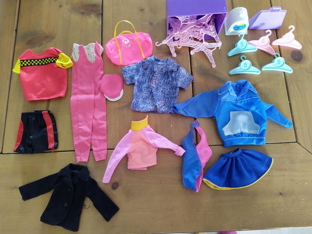 Originele Barbie en Ken kleertjes en accessoires, Kinderen en Baby's, Speelgoed | Poppen, Ophalen of Verzenden, Gebruikt, Barbie