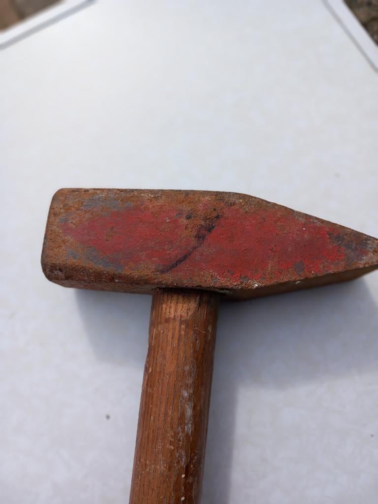 Moker met lange steel, Ophalen