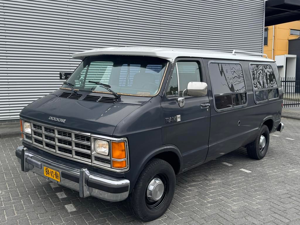 Dodge Ram  1986 7 zit plaatsen lange apk, Auto's, Bestelauto's, Automaat, Stof, 8 cilinders, 7 stoelen