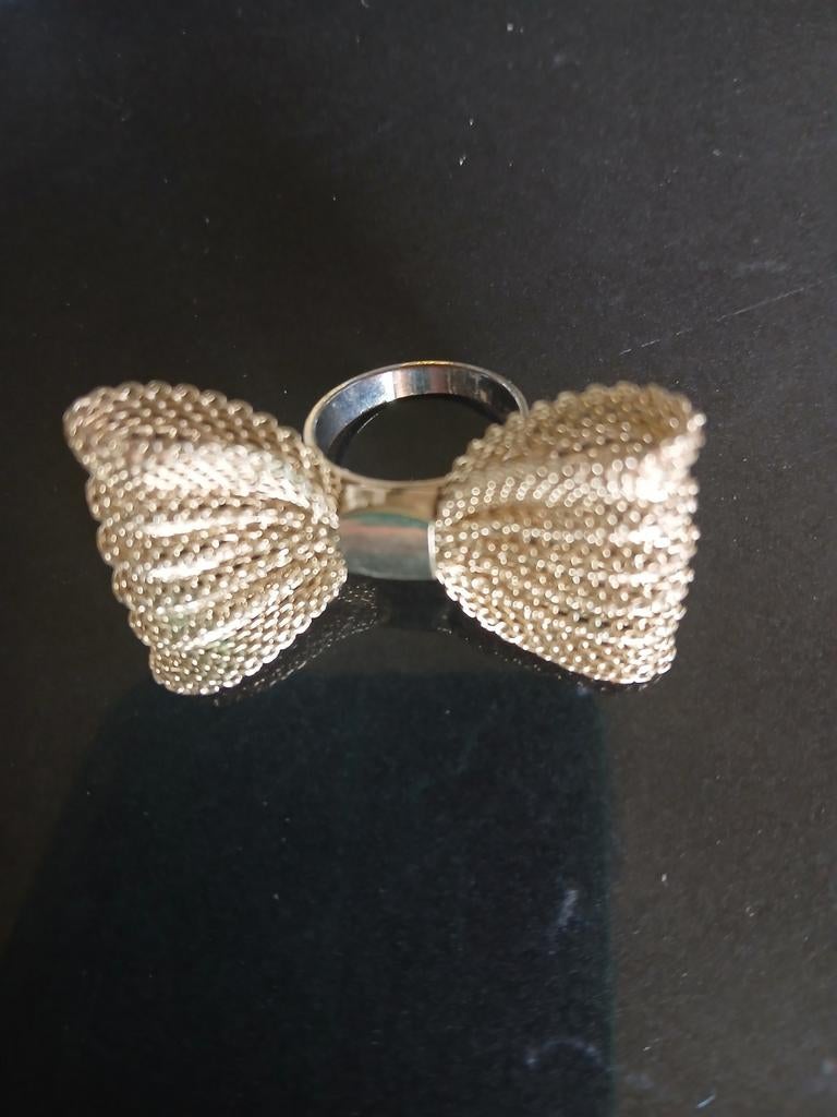 Goudkleurige strik ring, Ophalen of Verzenden, Goud, Dame