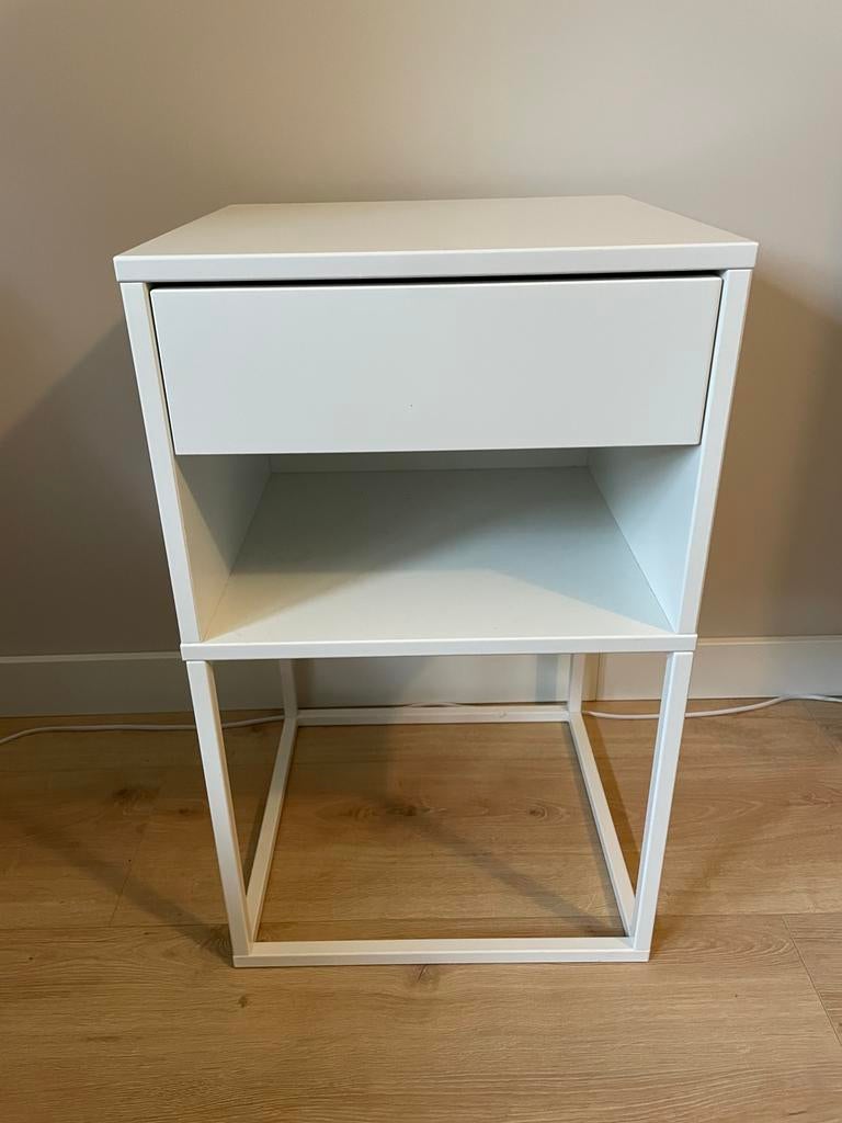 IKEA vikhammer nachtkastje wit, Huis en Inrichting, Slaapkamer | Nachtkastjes, Ophalen, Zo goed als nieuw, Minder dan 45 cm