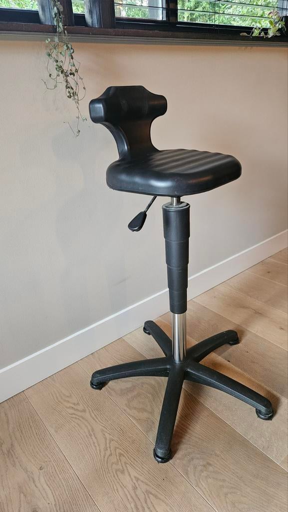 In hoogte verstelbare kruk voor bureau of werkplek, Huis en Inrichting, Bureaustoelen, Ophalen, Gebruikt, Zwart, Bureaukruk