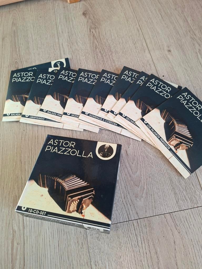 Astor Piazzolla - idem, 10 cd boxje, Ophalen of Verzenden, Zo goed als nieuw, Aziatisch
