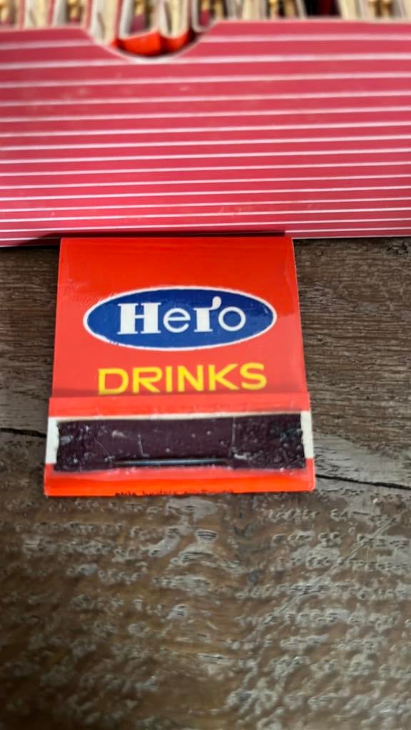 Doosje vol oude lucifer boekje van Hero Drinks, Ophalen of Verzenden, Nieuw, Luciferdoosjes of -merken