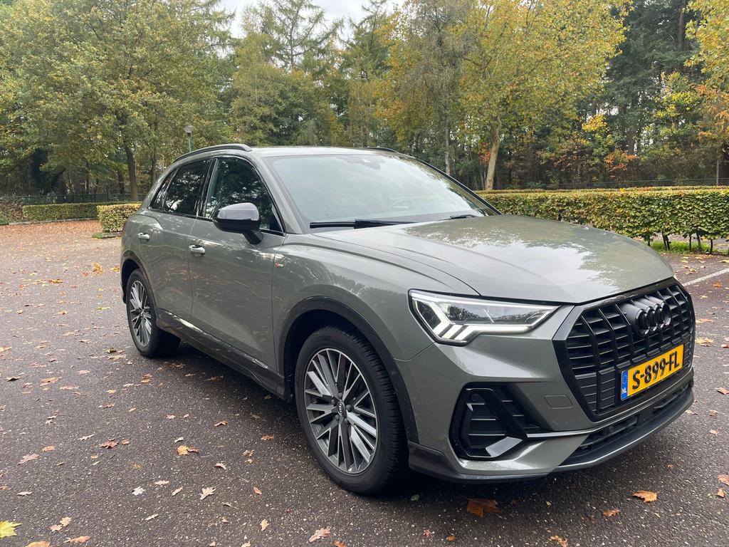Audi Q3 2019 Automaat S Edition | Dealer onderhouden, Auto's, Zwart, 4 cilinders, 84 €/maand, 750 kg