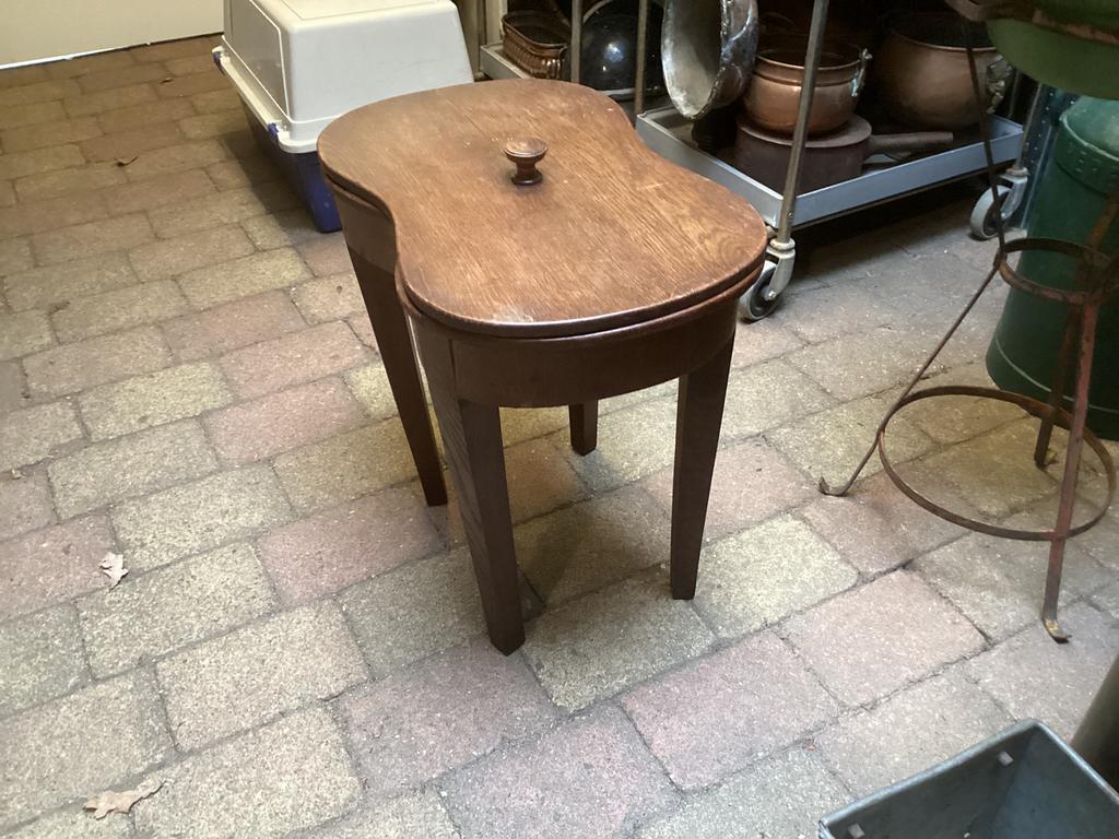 Oud meubelstuk met porselein ( keramiek) baby wasbakje, Antiek en Kunst, Antiek | Meubels | Tafels, Ophalen