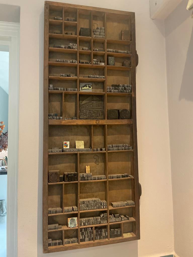 Oude Letterbak met Letters, Ophalen