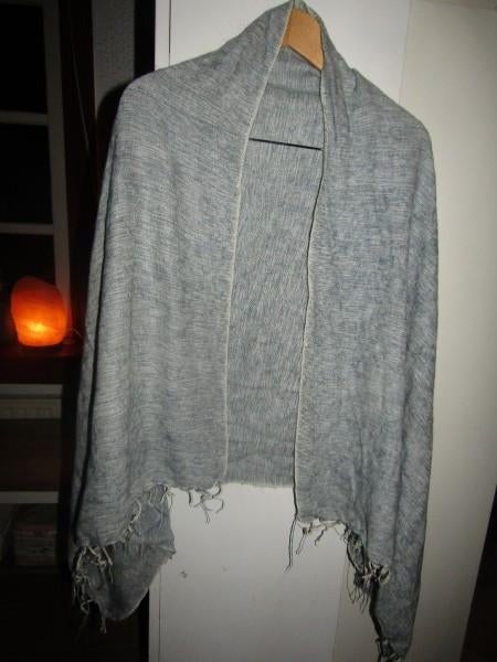 G141 Pashmina grijs franje, Kleding | Dames, Verzenden, Zo goed als nieuw, Pashmina