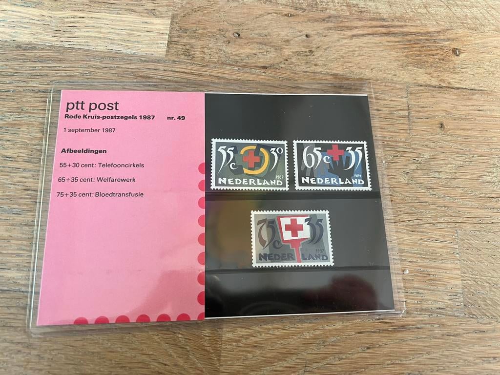 PTT Postzegelmapje Rode Kruis 1987, Postzegels en Munten, Postzegels | Nederland, Ophalen of Verzenden, Na 1940, Postfris