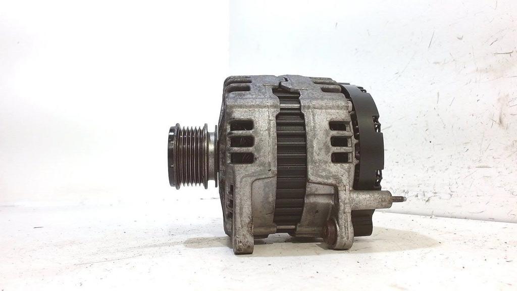 Dynamo Volkswagen Passat, Onderdelen@venauto.nl, Van der Ven Autorecycling B.V., Gebruikt, Ettenseweg 76, 4706 PB Roosendaal, The Netherlands