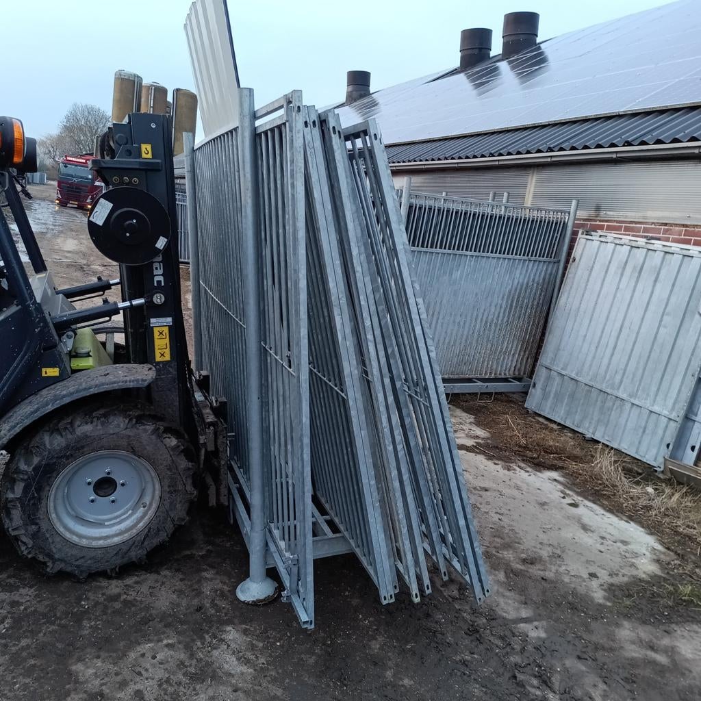 verschillende Kennelpanelen 3m breed hondenkennel ren, Ophalen, Zo goed als nieuw, IJzer, Spijlenhekwerk