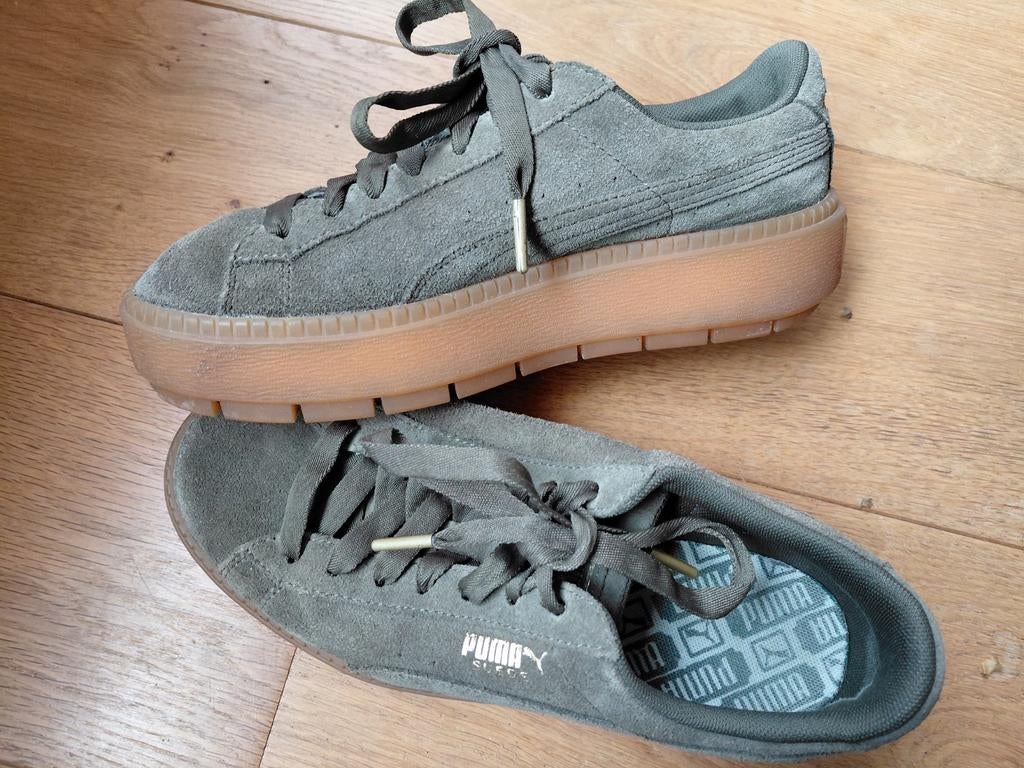 Puma suede mt 39, Kleding | Dames, Schoenen, Ophalen of Verzenden, Zo goed als nieuw, Zwart, Sneakers of Gympen