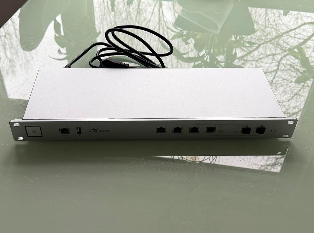 Unifi USG PRO, Computers en Software, Netwerk switches, Ophalen of Verzenden, Refurbished