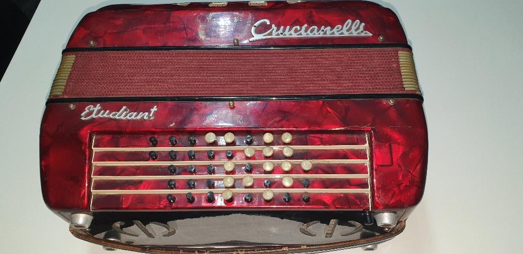 etudiant crucianelli made in italy  kleine accordeon, Muziek en Instrumenten, Accordeons, Gebruikt, Overige formaten, Knopaccordeon
