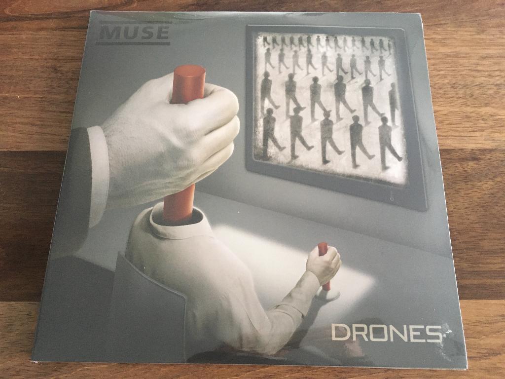 Cd+2LP+Dvd Box Set Muse Drones met 2 Lithos RED Vinyl NIEUW, Ophalen of Verzenden, Nieuw in verpakking, Progressive