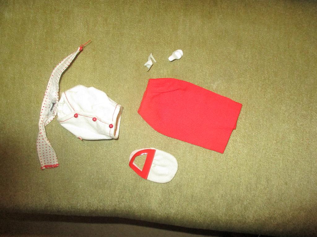 Vintage  barbie kleding compleet mattel j 60, Verzamelen, Poppen, Verzenden, Zo goed als nieuw, Kleertjes