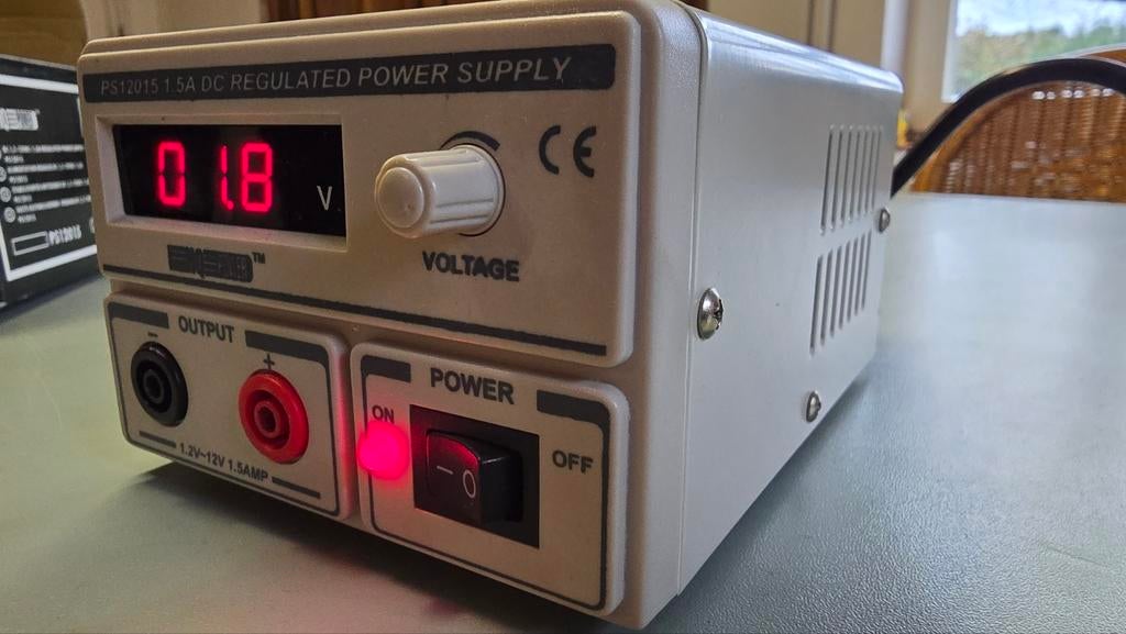 Gereguleerde DC Voeding 1.2-12V 1.5A - Gebruikt, Telecommunicatie, Zenders en Ontvangers, Gebruikt, Verzenden