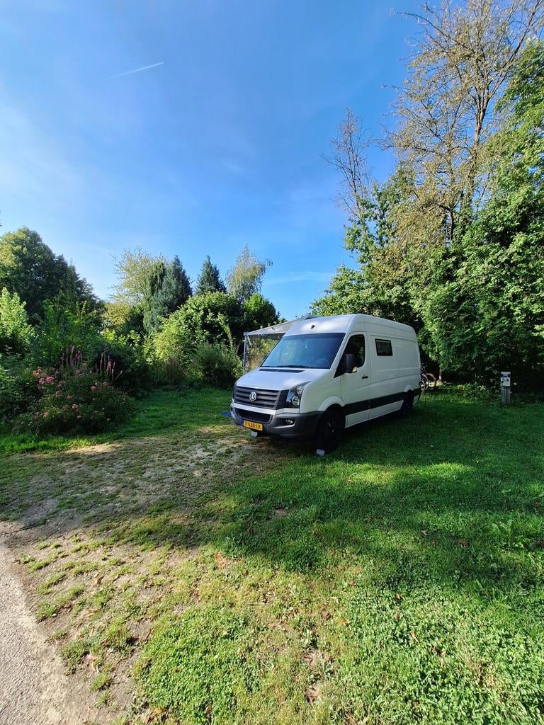Nette en praktisch ingerichte VW Volkswagen Crafter zelfbouw, Buscamper of Camperbus, Volkswagen, Tot en met 2, Treinzit