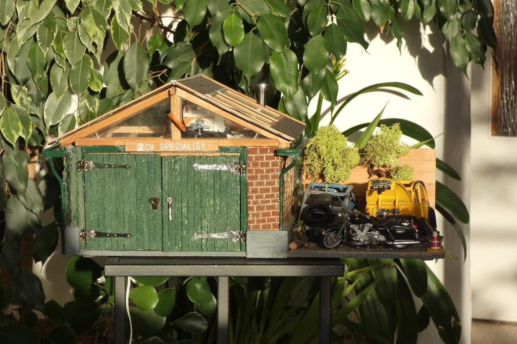 diorama 2cv garage, Ophalen, Zo goed als nieuw, 1:50 of kleiner, Diorama