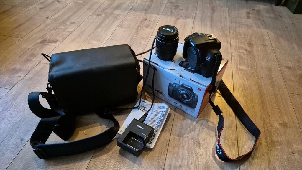 Canon EOS 4000D Spiegelreflexcamera + Tas, Gebruikt, Spiegelreflex, Canon, Ophalen of Verzenden