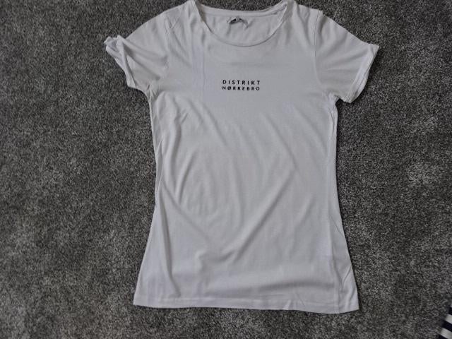 T-shirt Distrikt Nørrebro / wit / maat S, Distrikt Nørrebro, Wit, Ophalen of Verzenden, Zo goed als nieuw