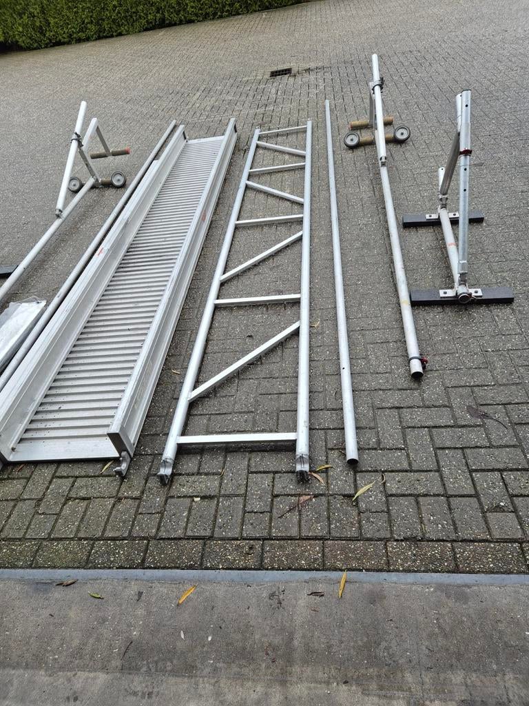 Daksteiger schoorsteensteiger dakkapelsteiger  altrex, Doe-het-zelf en Verbouw, Steigers, Ophalen, Rolsteiger of Kamersteiger