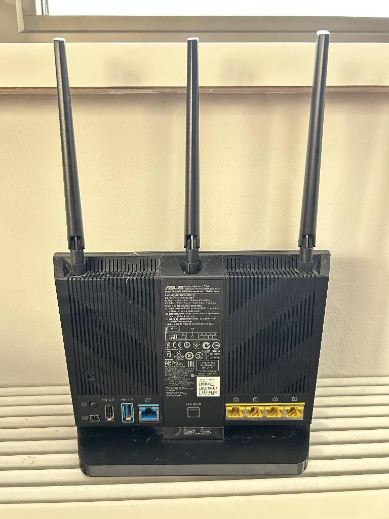 Router Asus RT-AC68U, Ophalen of Verzenden, Zo goed als nieuw, Router, ASUS