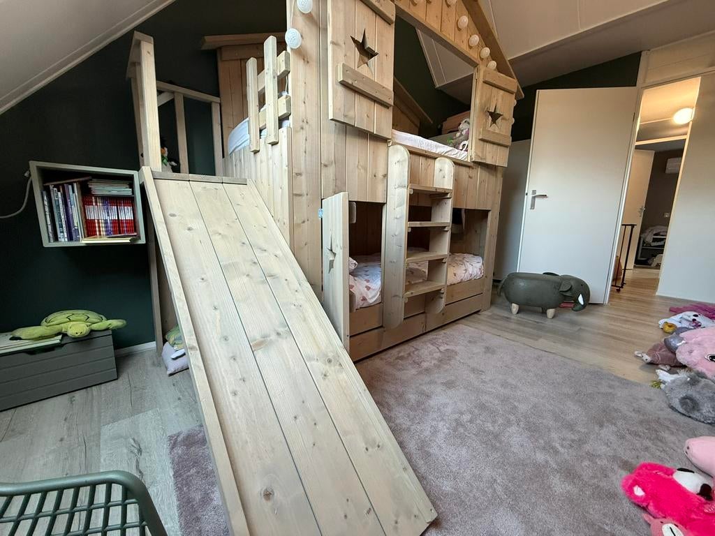 Stapelbed met glijbaan en 3 slp, Ophalen, Zo goed als nieuw, Stapelbed