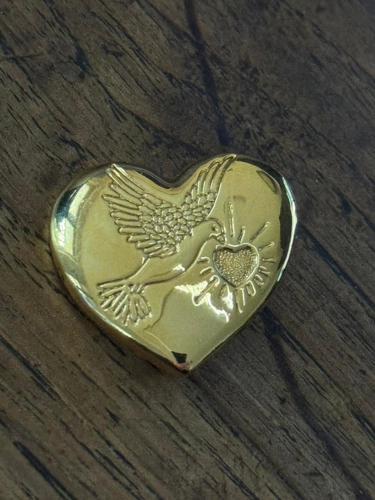 Goudkleurige broche speld 3 cm hart, Ophalen of Verzenden, Zo goed als nieuw, Goud, Overige materialen