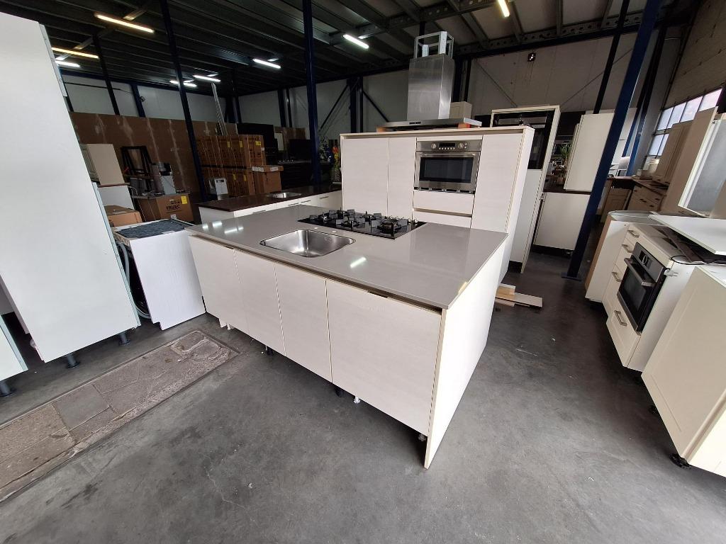 Complete keuken Compleet met APP 120Keukens op voorraad 2831