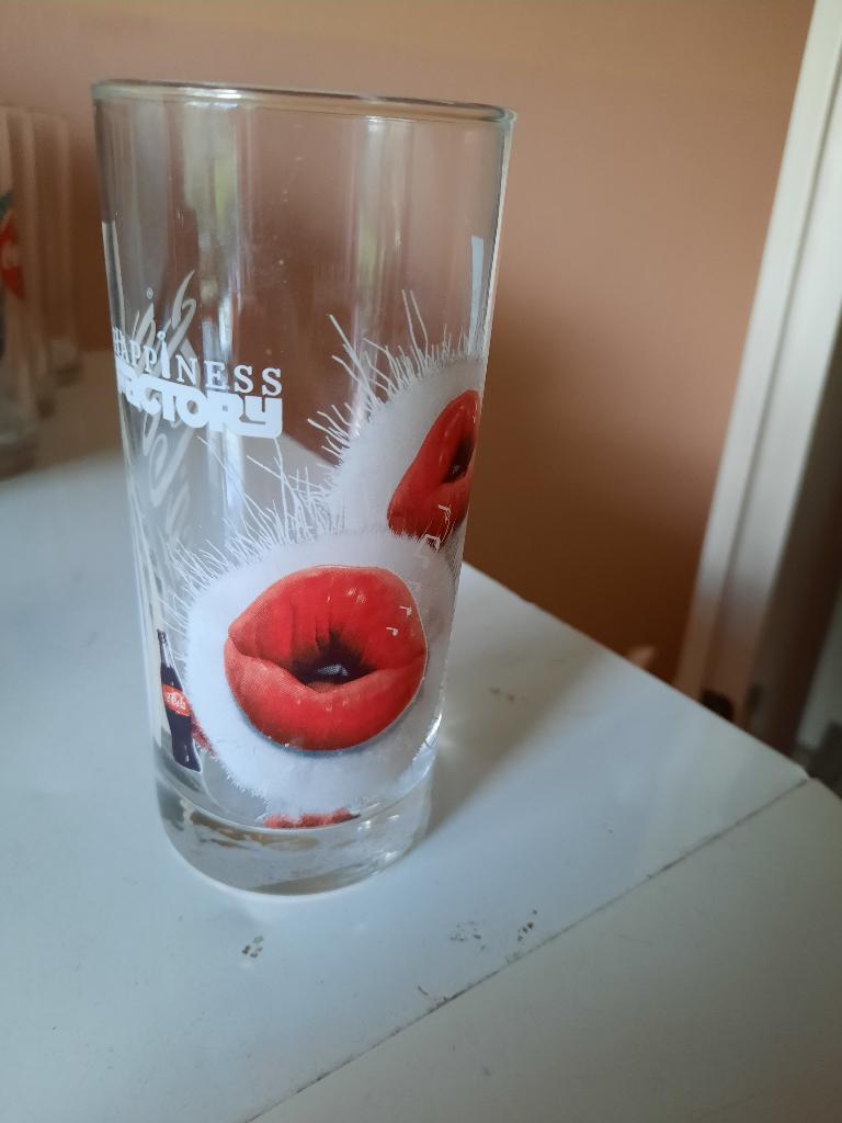 Coca Cola glas, happiness factory, Ophalen of Verzenden, Gebruiksvoorwerp