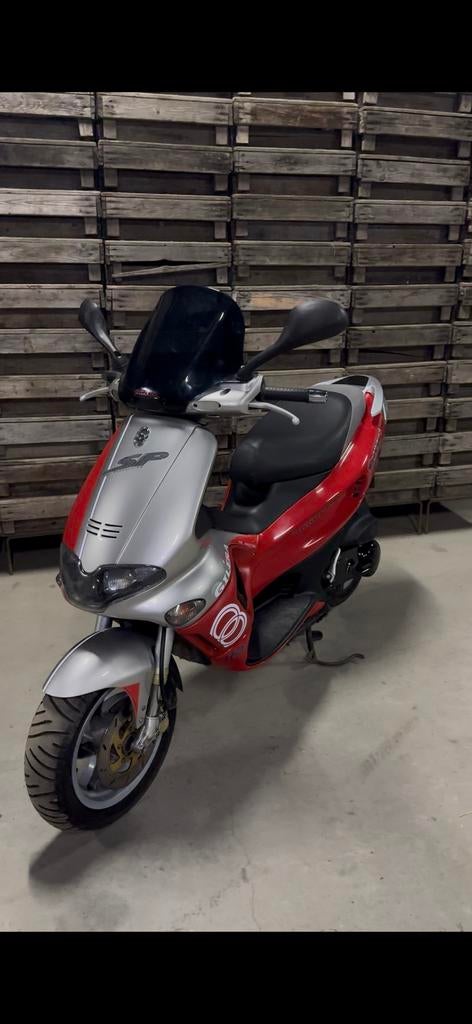 Gilera runner brom, Fietsen en Brommers, Scooters | Piaggio, Overige modellen, Maximaal 45 km/u, Ophalen of Verzenden, Zo goed als nieuw
