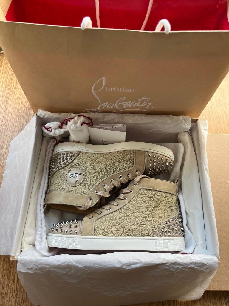 Christian Louboutin Lou Spikes 2 flat - CALCE 41 - 3210375., Christian Louboutin, Overige kleuren, Ophalen of Verzenden, Sneakers of Gympen